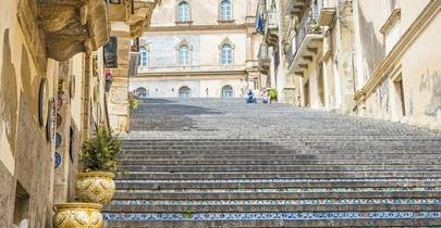 Caltagirone: keistų vazų istorija